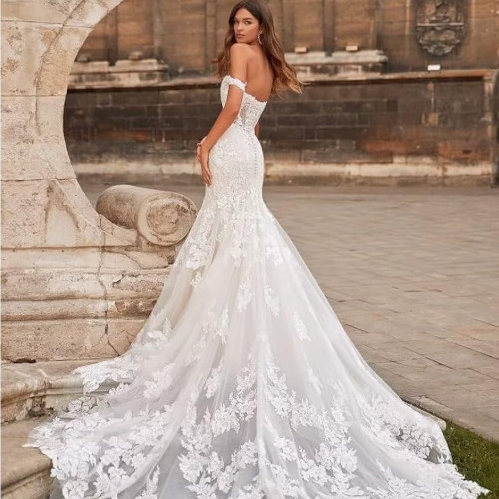 Cutest off the shoulder white wedding dress!!